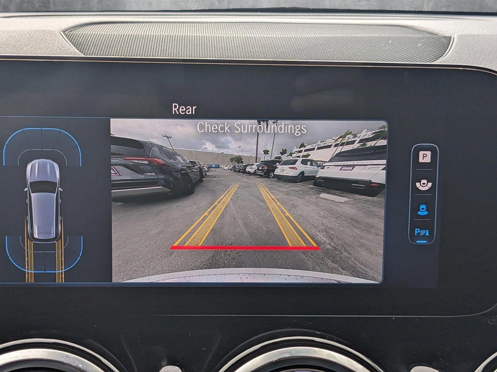 2025 Mercedes-Benz GLB Vehicle Photo in MIAMI, FL 33172-3015