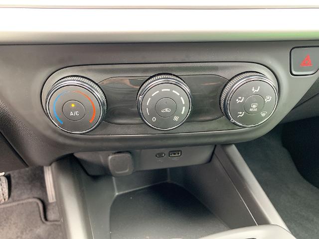 2024 Chevrolet Trax Vehicle Photo in MOON TOWNSHIP, PA 15108-2571