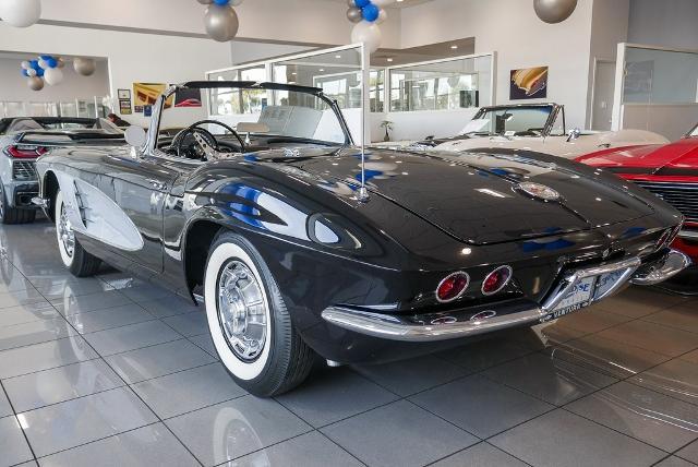 1961 Chevrolet CORVETTE Vehicle Photo in VENTURA, CA 93003-8585