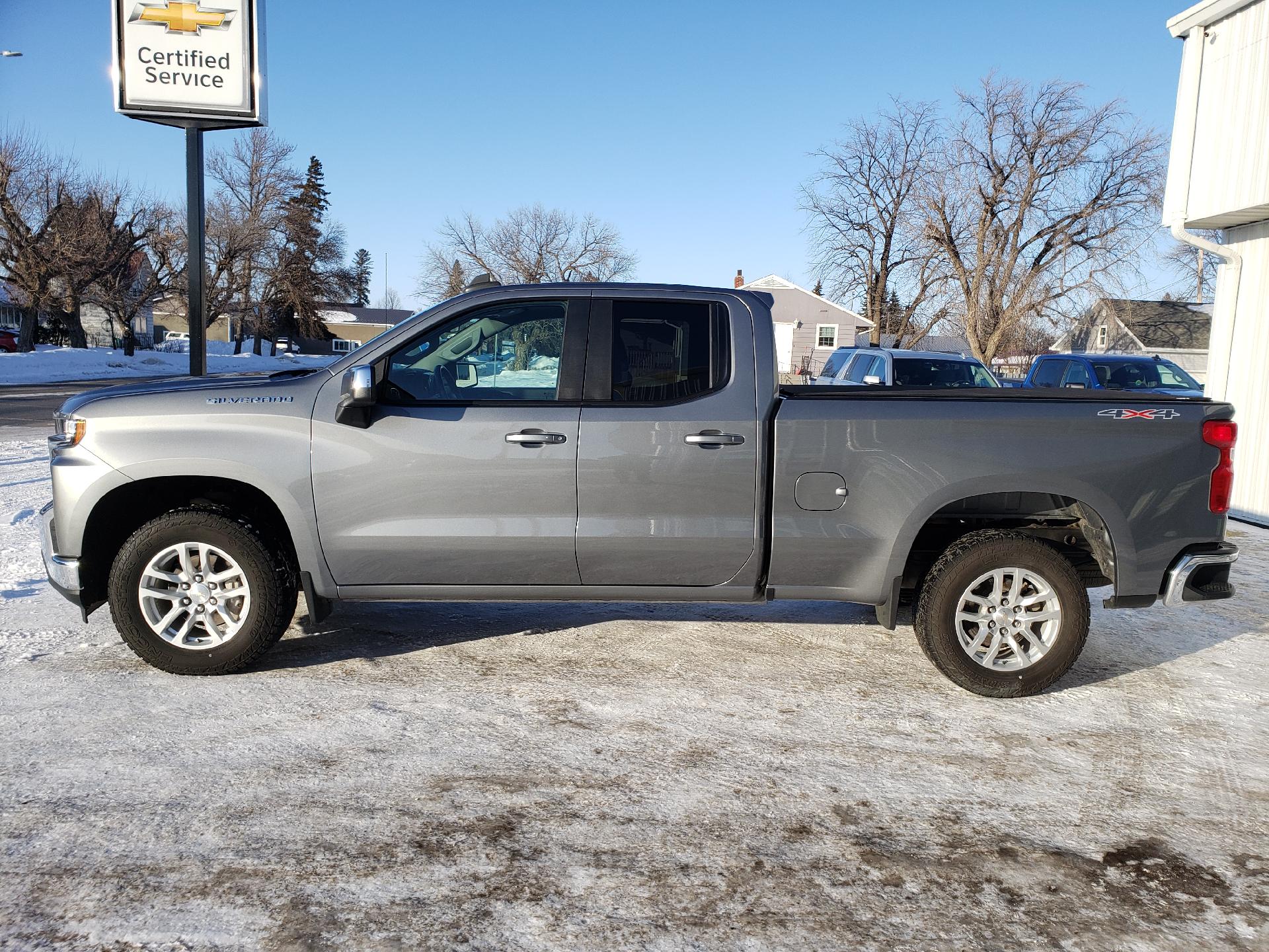 Used 2020 Chevrolet Silverado 1500 LT with VIN 1GCRYDEK4LZ288543 for sale in Cavalier, ND