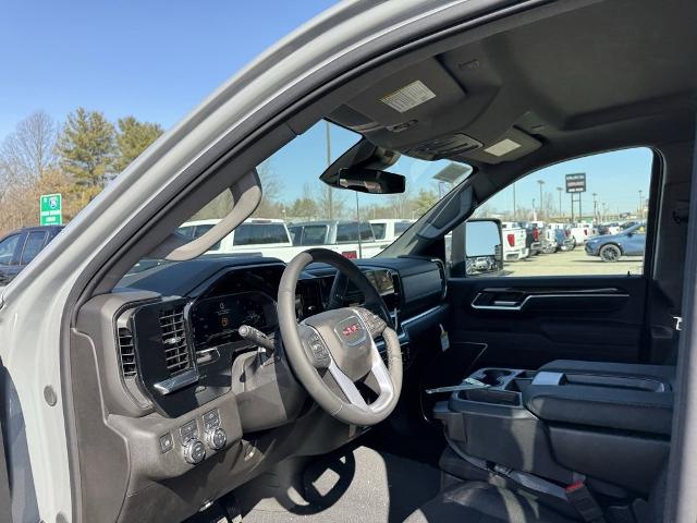 2025 GMC Sierra 2500 HD Vehicle Photo in CHICOPEE, MA 01020-5001