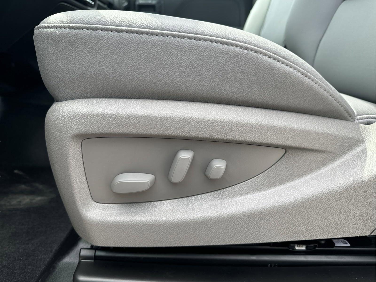 2024 Chevrolet Silverado 5500 HD Vehicle Photo in GEORGETOWN, TX 78626-7508