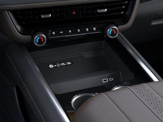 2025 Chevrolet Suburban Vehicle Photo in PAWLING, NY 12564-3219