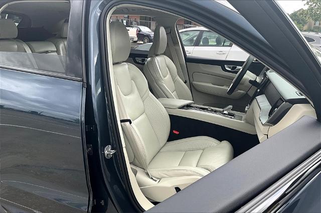 2025 Volvo XC60 Vehicle Photo in Houston, TX 77007