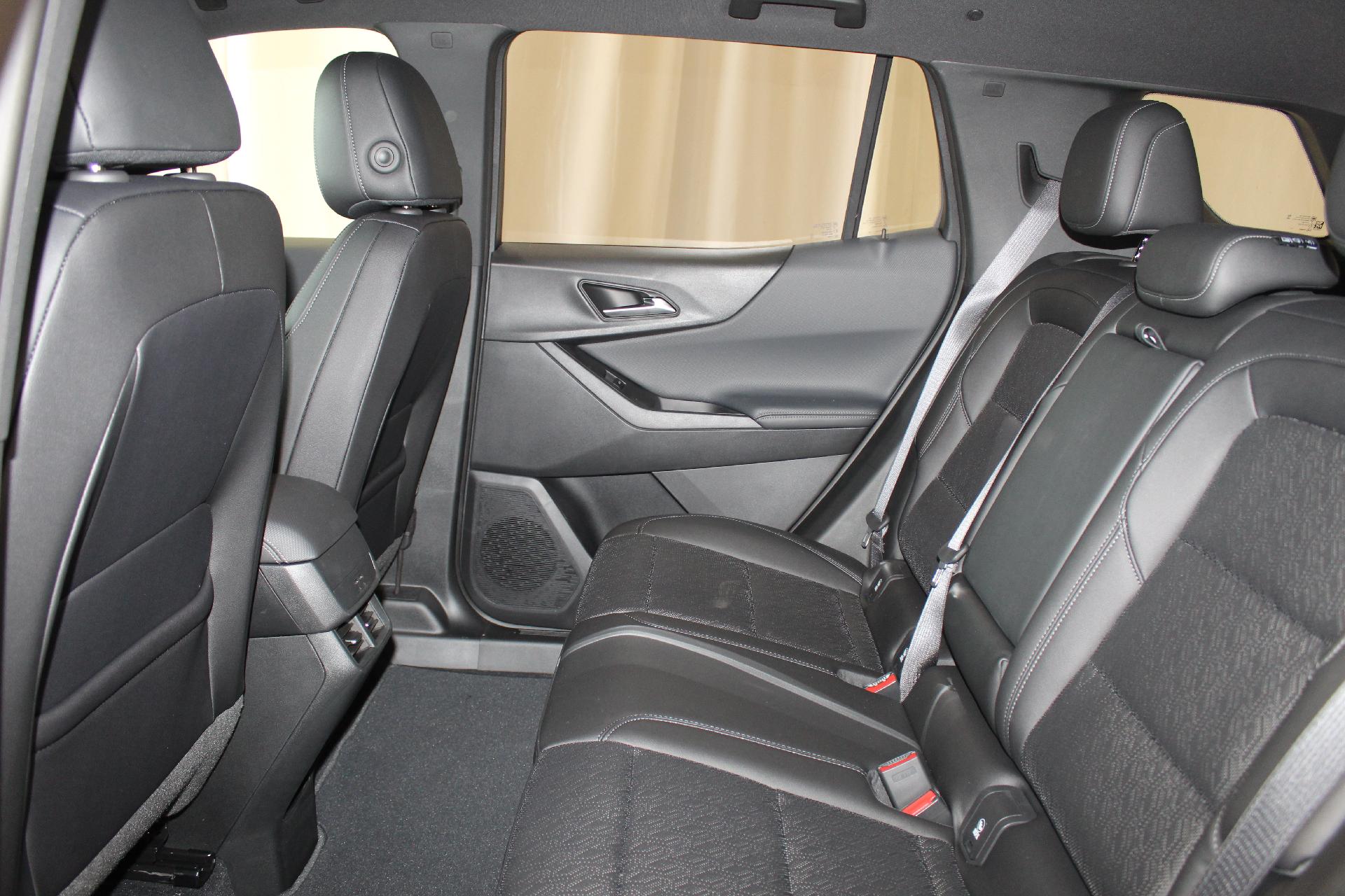 2025 Chevrolet Equinox Vehicle Photo in NORTHAMPTON, MA 01060-1120