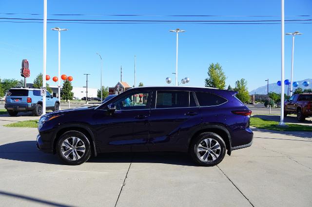 2025 Toyota Highlander Vehicle Photo in Riverdale, UT 84405