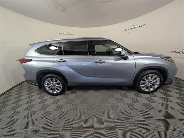 2022 Toyota Highlander Vehicle Photo in ENGLEWOOD, CO 80113-6708