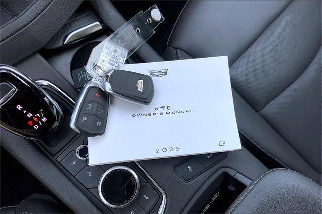 2025 Cadillac XT6 Vehicle Photo in KANSAS CITY, MO 64114-4545