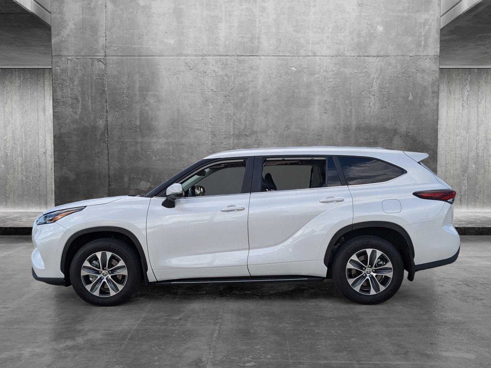 2024 Toyota Highlander Vehicle Photo in Davie, FL 33331