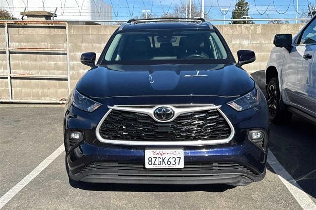 2022 Toyota Highlander Vehicle Photo in ELK GROVE, CA 95757-8703