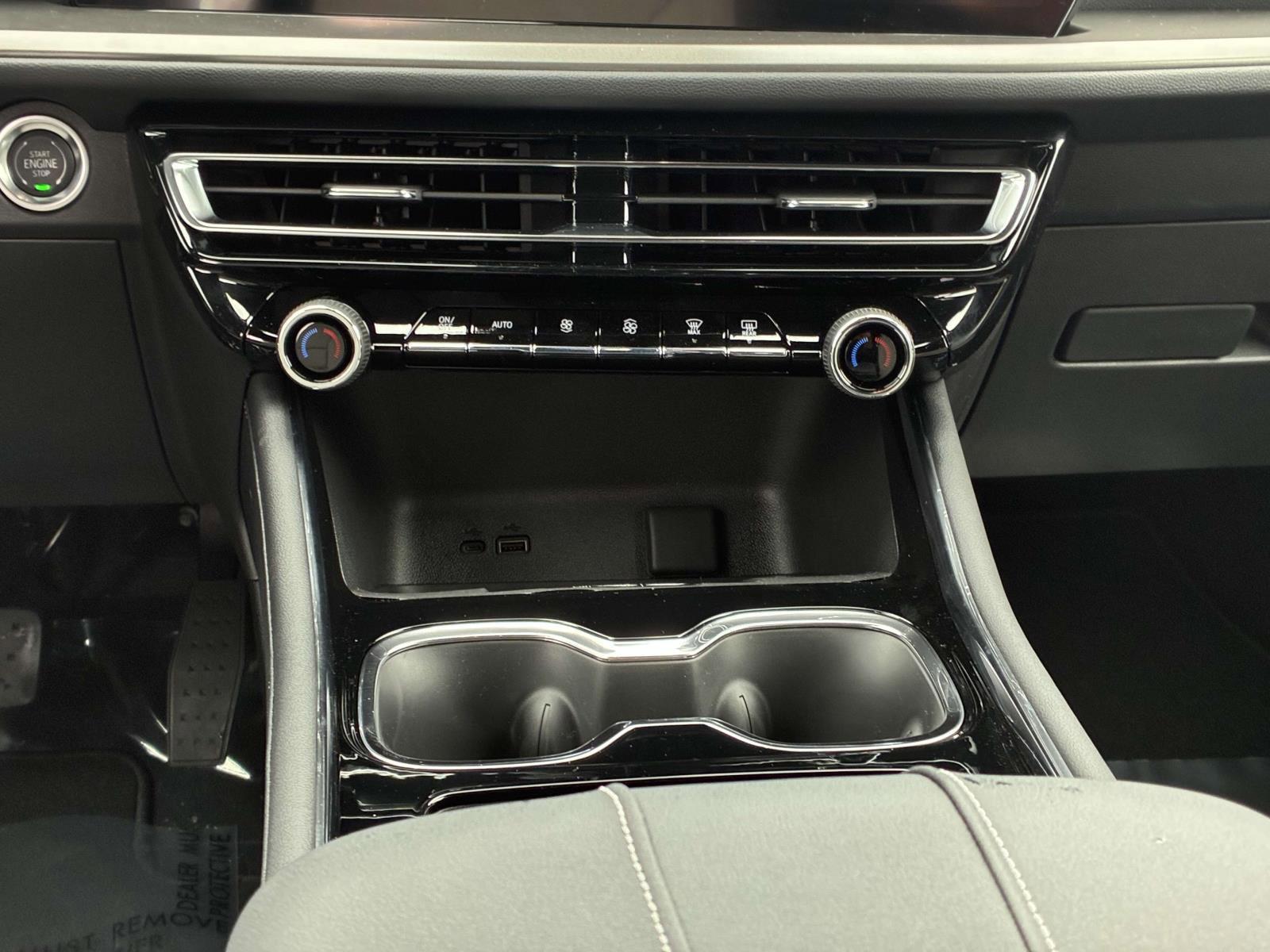 2025 Chevrolet Traverse Vehicle Photo in LOS ANGELES, CA 90007-3794