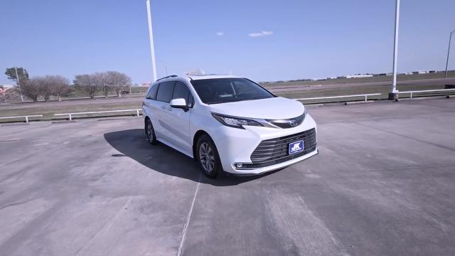 2022 Toyota Sienna Vehicle Photo in NEDERLAND, TX 77627-8017