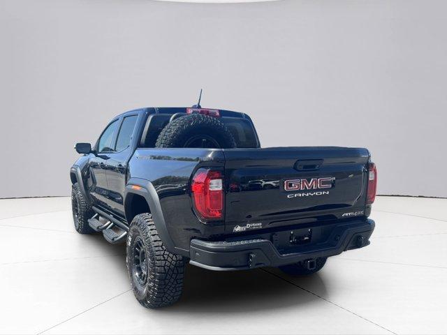 2024 GMC Canyon Vehicle Photo in LEOMINSTER, MA 01453-2952
