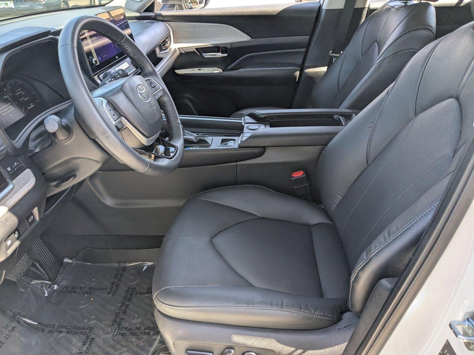 2024 Toyota Grand Highlander Vehicle Photo in Tampa, FL 33614