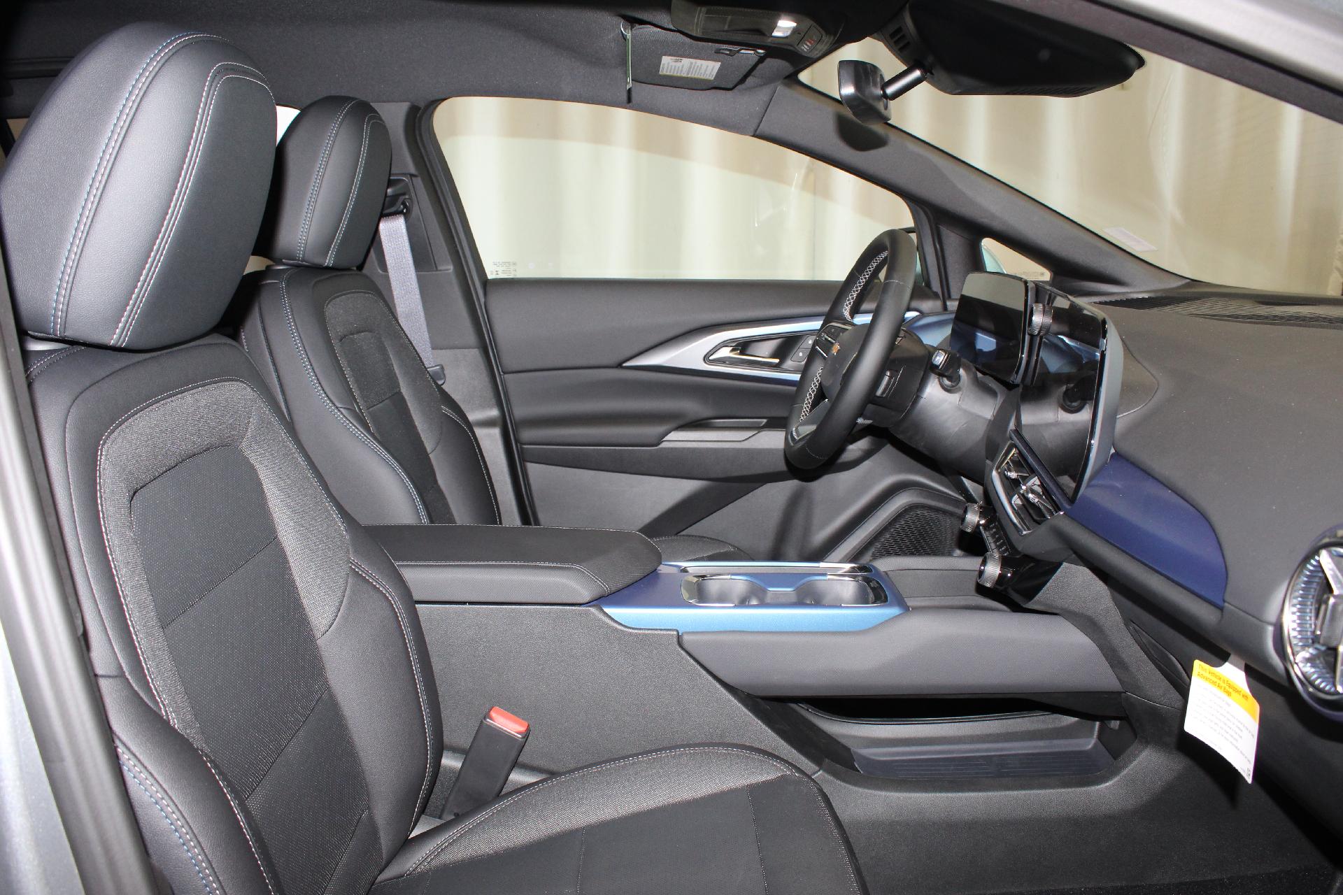 2025 Chevrolet Equinox EV Vehicle Photo in NORTHAMPTON, MA 01060-1120