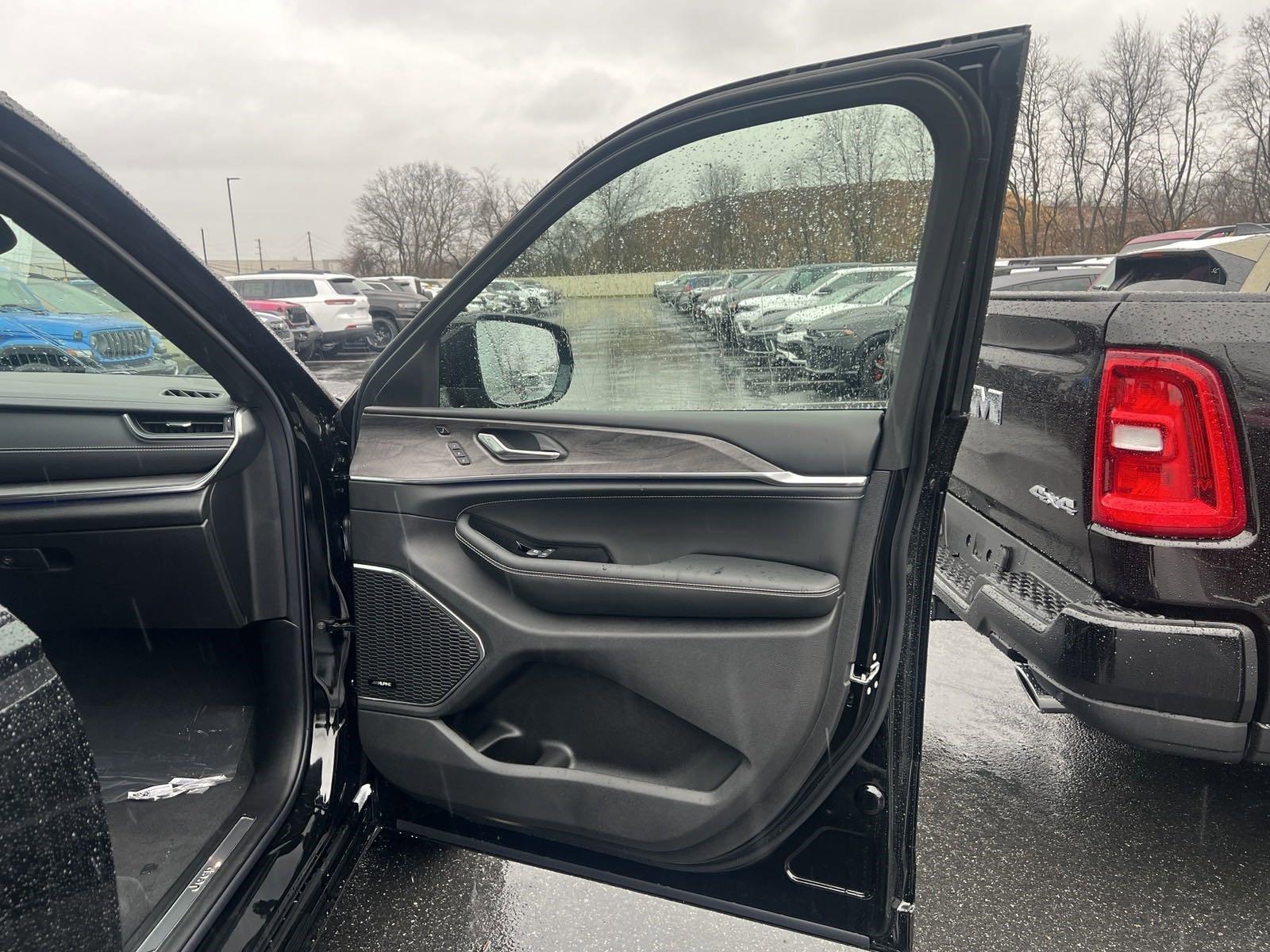 2025 Jeep Grand Cherokee L Vehicle Photo in Mechanicsburg, PA 17050-1707