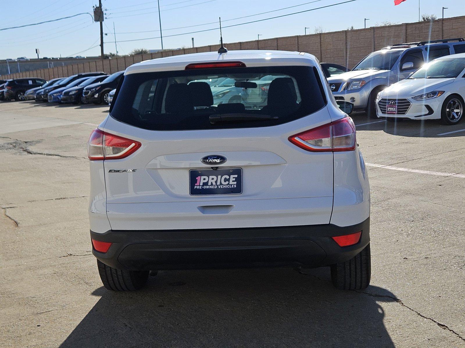 2016 Ford ESCA Vehicle Photo in NORTH RICHLAND HILLS, TX 76180-7199