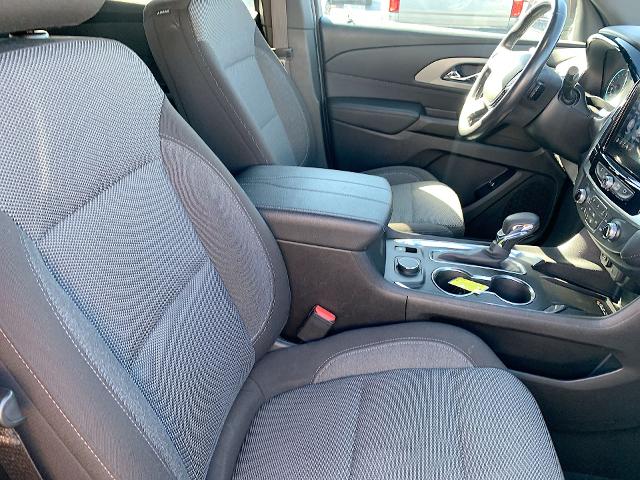 2022 Chevrolet Traverse Vehicle Photo in MOON TOWNSHIP, PA 15108-2571
