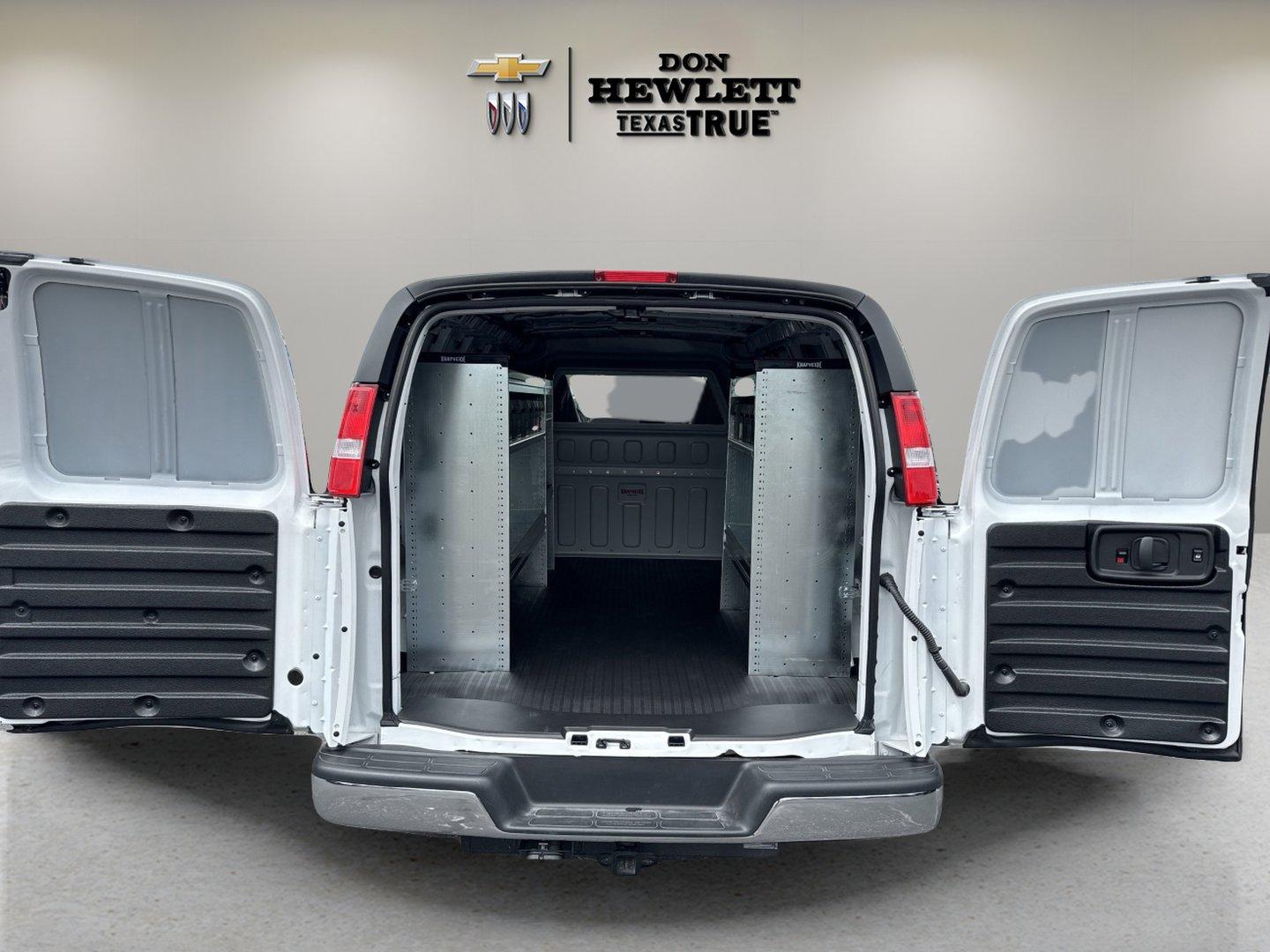 2024 Chevrolet Express Cargo 2500 Vehicle Photo in GEORGETOWN, TX 78626-7508