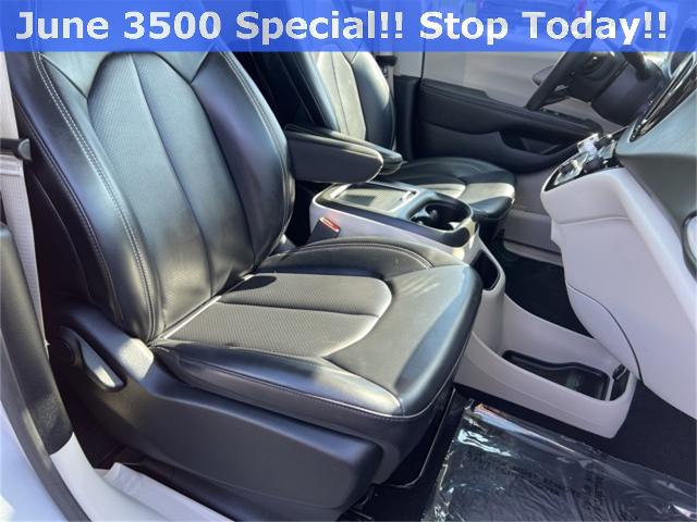 2023 Chrysler Pacifica Vehicle Photo in GREEN BAY, WI 54304-5303
