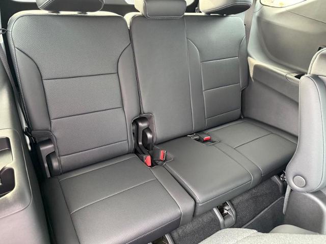 2025 Chevrolet Traverse Vehicle Photo in COLUMBIA, MO 65203-3903