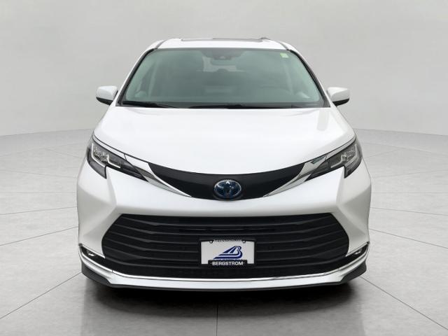 2023 Toyota Sienna Vehicle Photo in GREEN BAY, WI 54303-3330