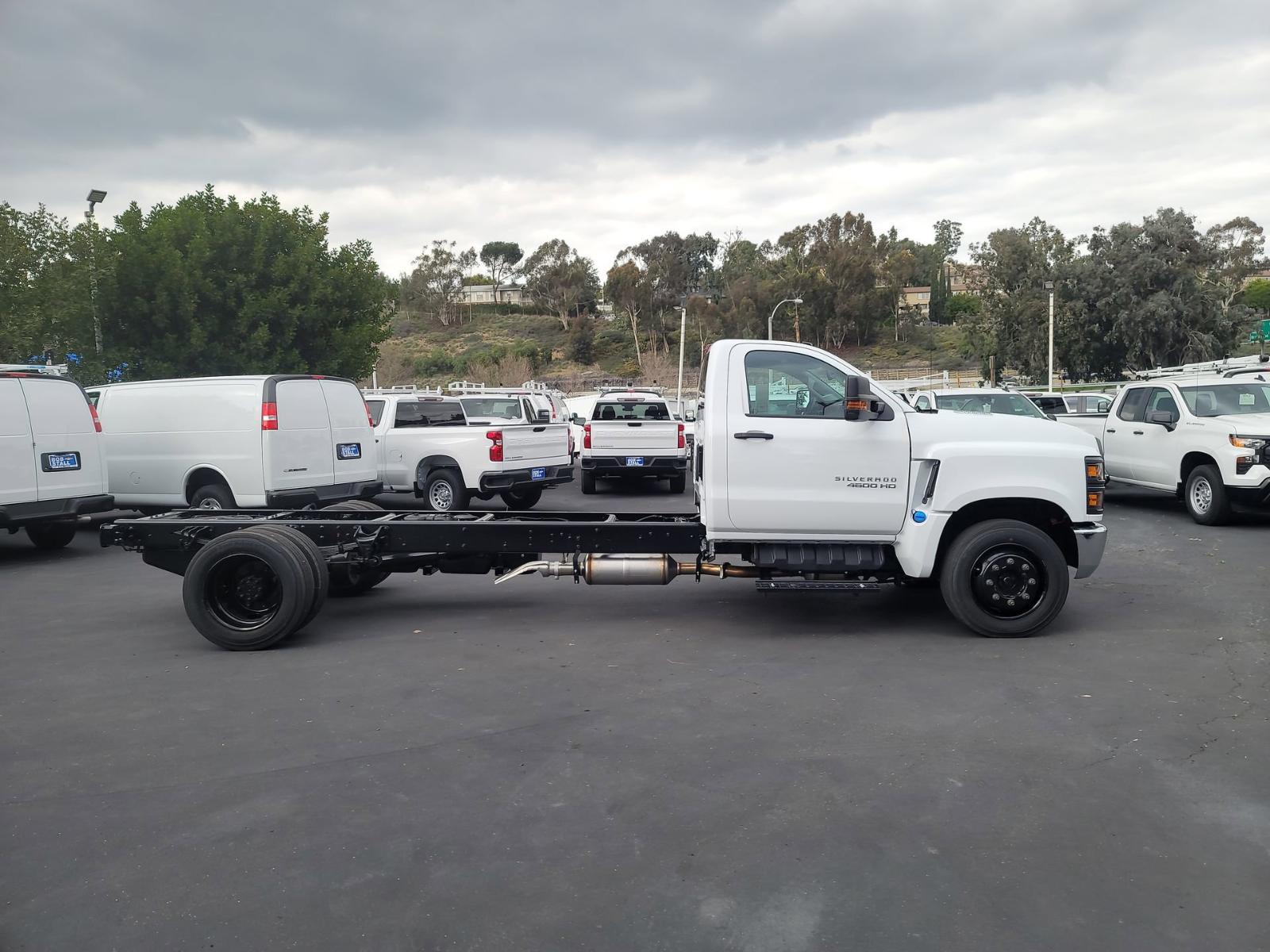 2023 Chevrolet Silverado Chassis Cab Vehicle Photo in LA MESA, CA 91942-8211