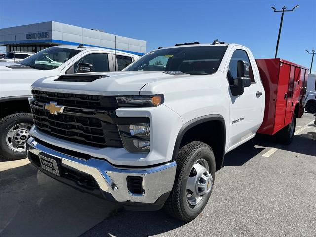 2024 Chevrolet Silverado 3500 HD Chassis Cab Vehicle Photo in ALCOA, TN 37701-3235