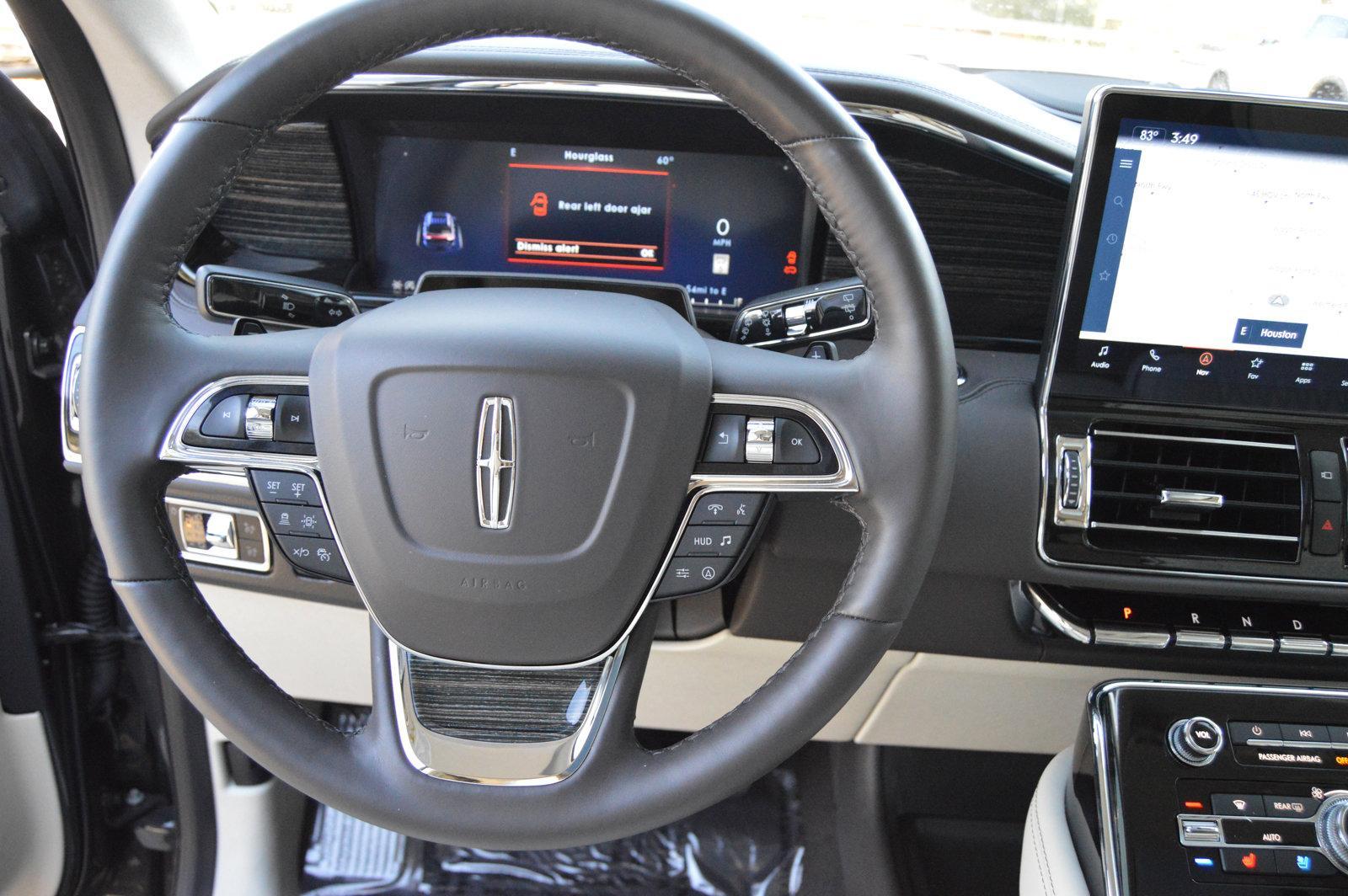 2024 Lincoln Navigator Vehicle Photo in Houston, TX 77090