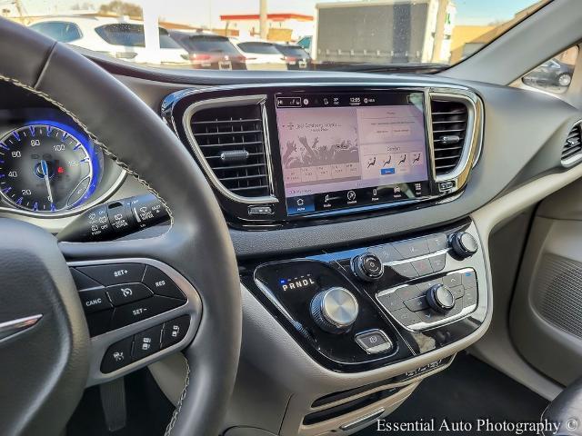 2022 Chrysler Pacifica Vehicle Photo in OAK LAWN, IL 60453-2517