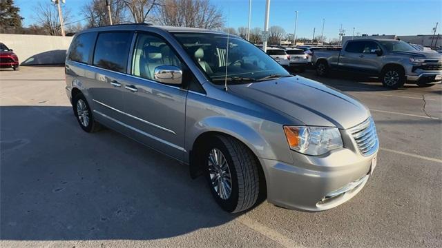 Used 2014 Chrysler Town & Country Touring-L with VIN 2C4RC1CG2ER133255 for sale in Saint Cloud, Minnesota