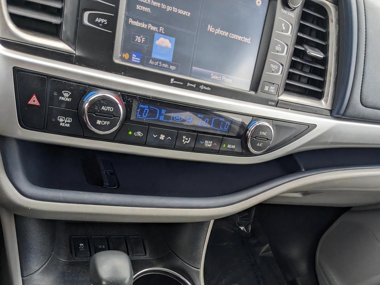 2019 Toyota Highlander Vehicle Photo in Davie, FL 33331