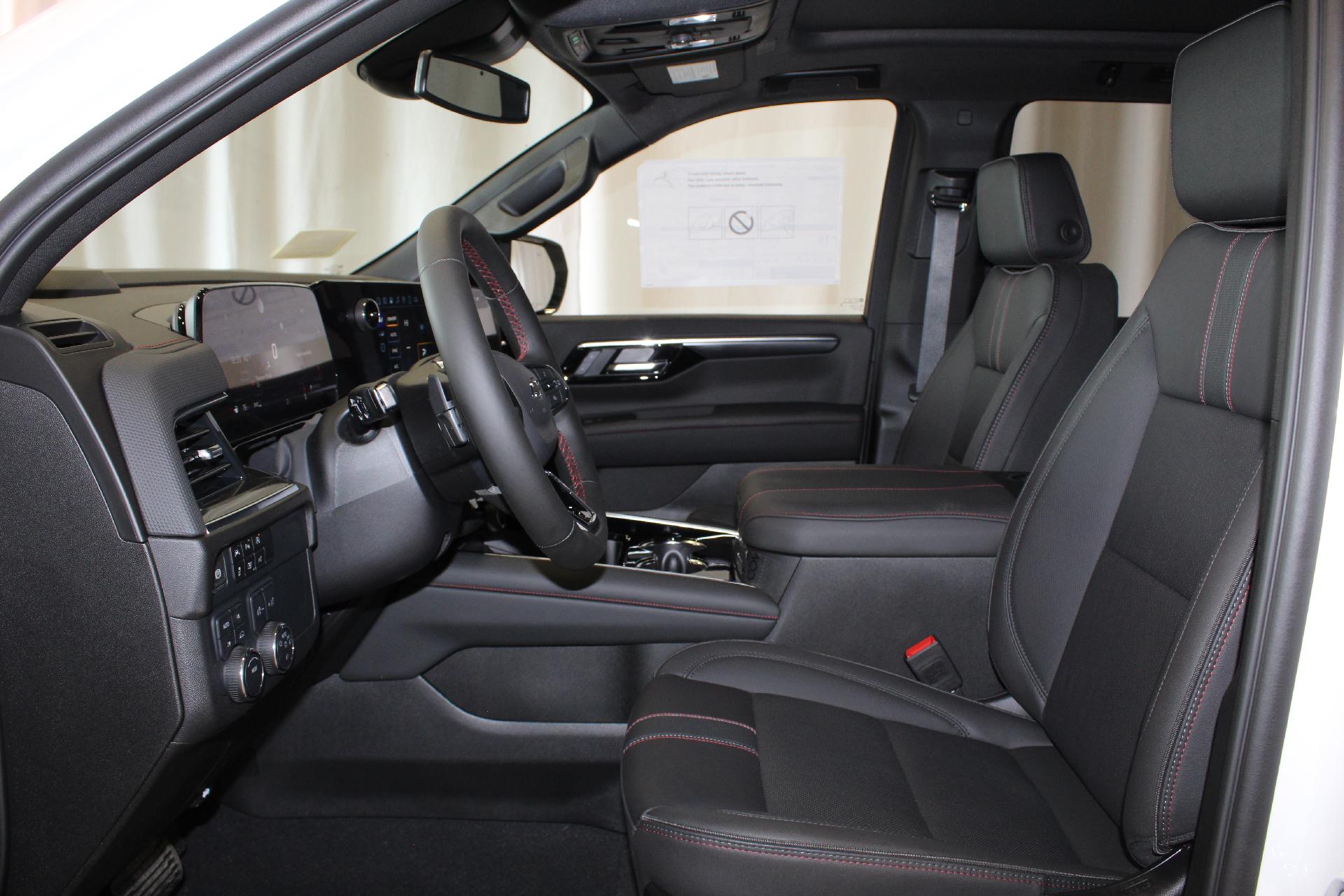 2025 Chevrolet Suburban Vehicle Photo in NORTHAMPTON, MA 01060-1120