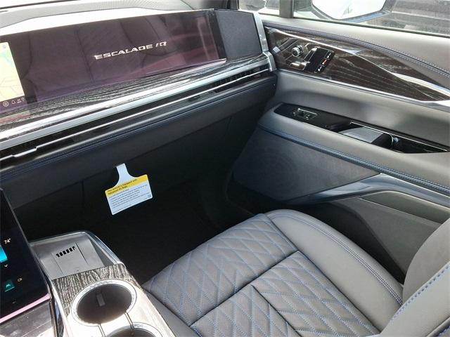 2025 Cadillac ESCALADE IQ Vehicle Photo in ALLENTOWN, PA 18103-7399