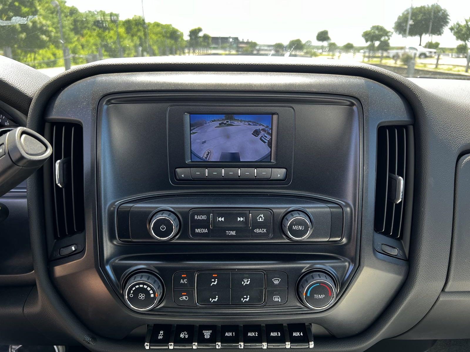 2024 Chevrolet Silverado 5500 HD Vehicle Photo in GEORGETOWN, TX 78626-7508