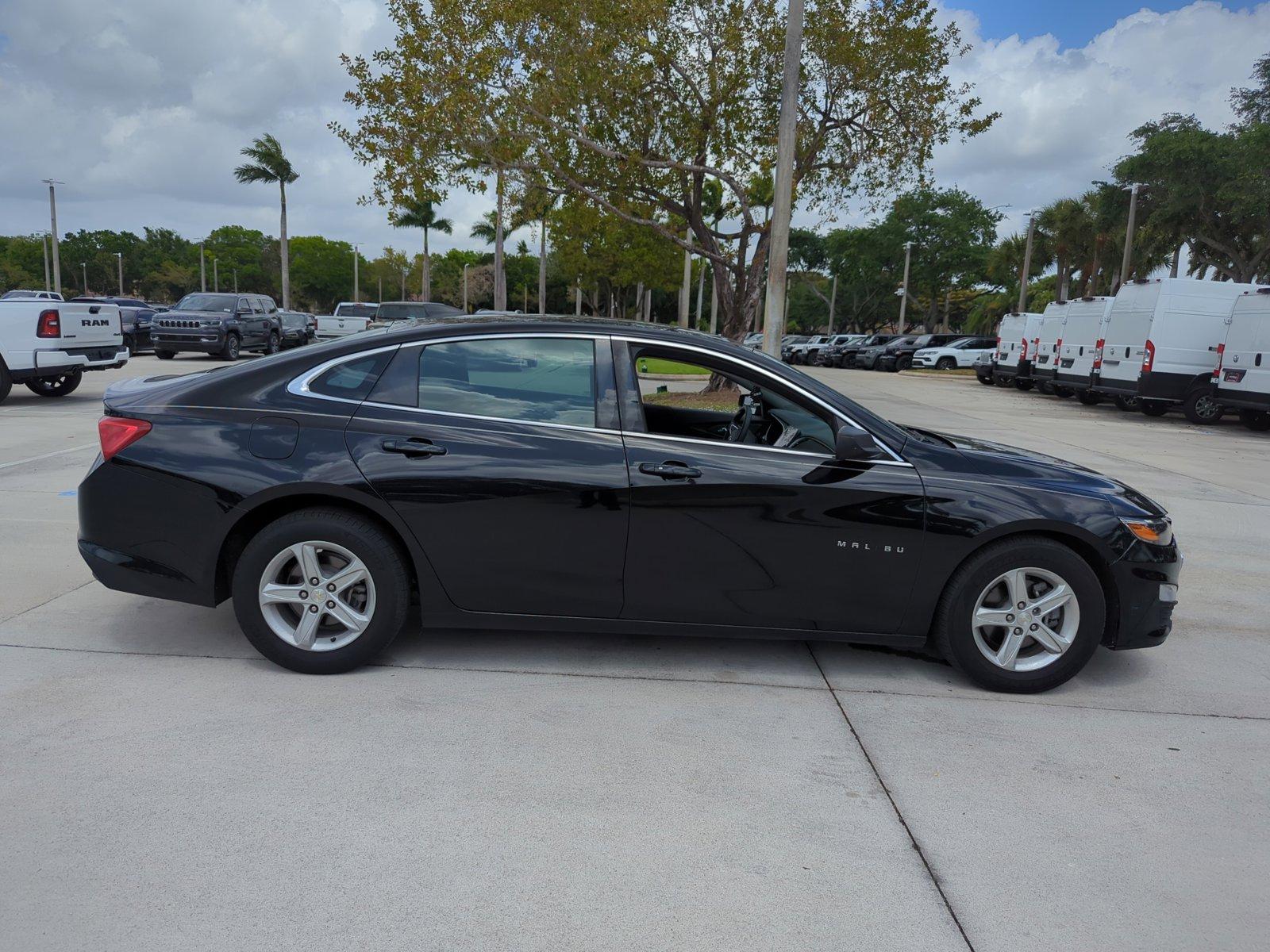 2019 Chevrolet Malibu Vehicle Photo in Pembroke Pines, FL 33027