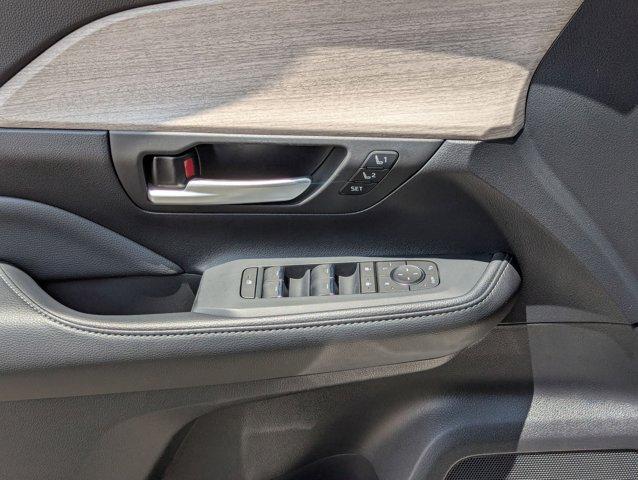 2024 Toyota Grand Highlander Vehicle Photo in San Antonio, TX 78230