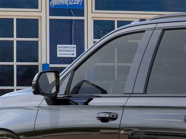 2025 Chevrolet Suburban Vehicle Photo in ENGLEWOOD, CO 80113-6708