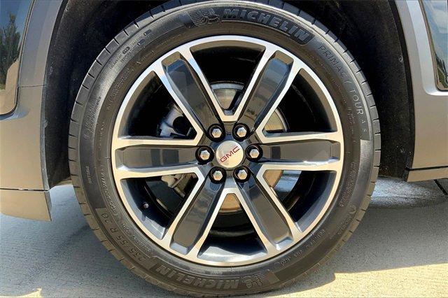 2023 GMC Acadia Vehicle Photo in TOPEKA, KS 66609-0000