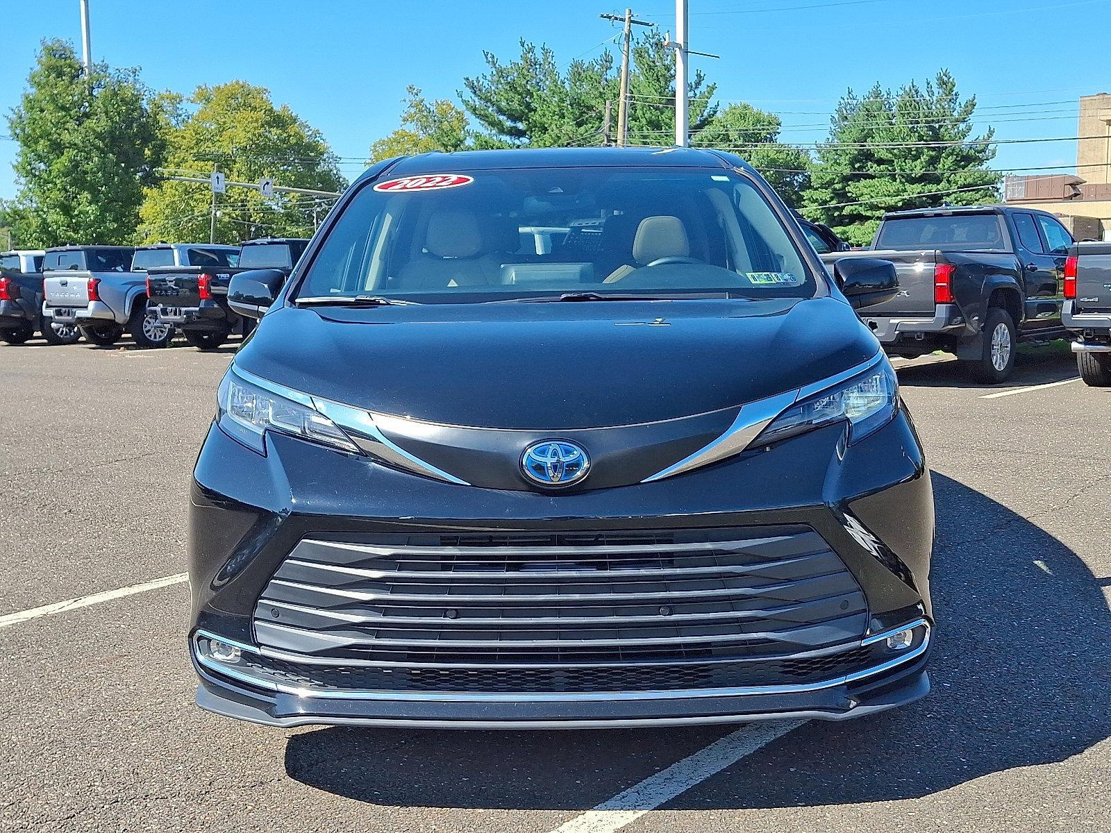 2022 Toyota Sienna Vehicle Photo in Trevose, PA 19053