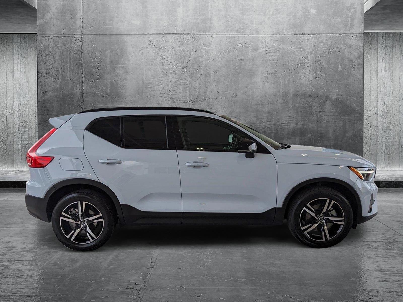 2024 Volvo XC40 Vehicle Photo in Sarasota, FL 34231