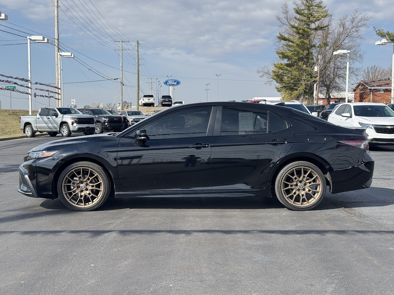 2024 Toyota Camry Vehicle Photo in BOONVILLE, IN 47601-9633