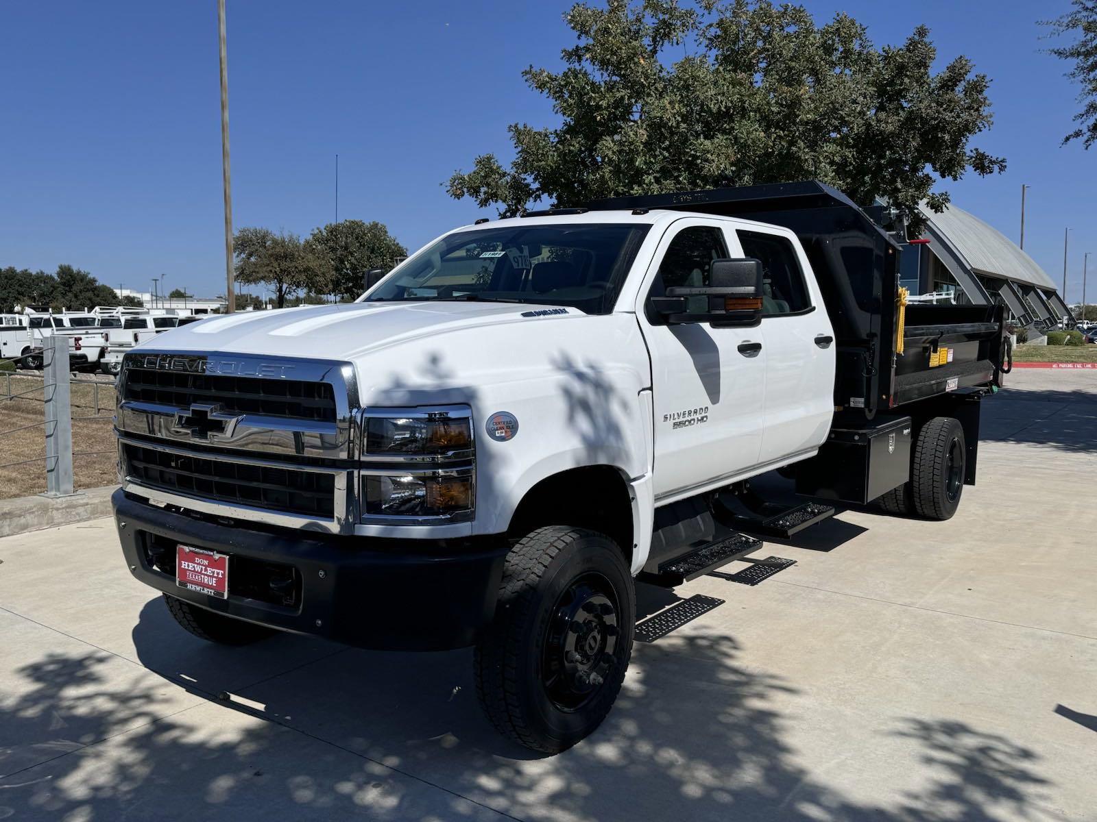 2024 Chevrolet Silverado 5500 HD Vehicle Photo in GEORGETOWN, TX 78626-7508