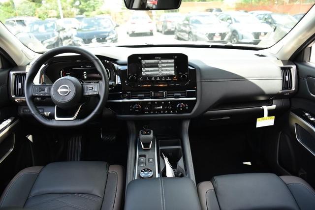 2025 Nissan Pathfinder Vehicle Photo in Ballwin, MO 63011