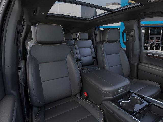 2025 Chevrolet Suburban Vehicle Photo in MOON TOWNSHIP, PA 15108-2571