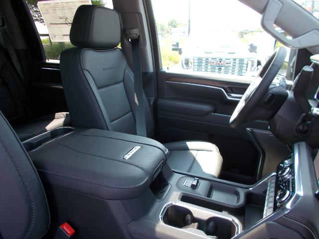 2025 GMC Sierra 2500 HD Vehicle Photo in LOWELL, MA 01852-4336