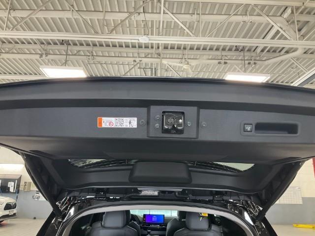 2025 Toyota Sienna Vehicle Photo in Oshkosh, WI 54904