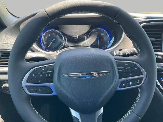 2025 Chrysler Pacifica Vehicle Photo in Kaukauna, WI 54130