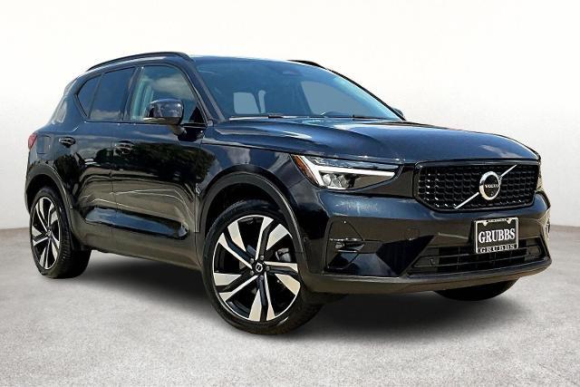 2025 Volvo XC40 Vehicle Photo in Houston, TX 77007