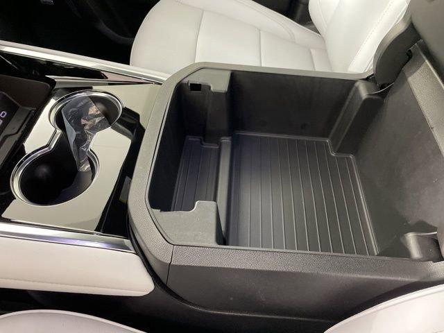 2025 Chevrolet Suburban Vehicle Photo in PHOENIX, AZ 85014-3381